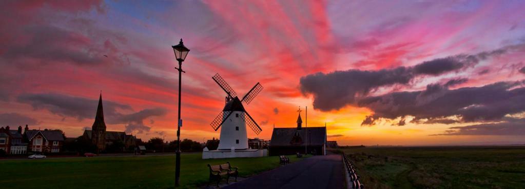Esjays At Knowles House Bed and Breakfast Lytham St Annes Buitenkant foto