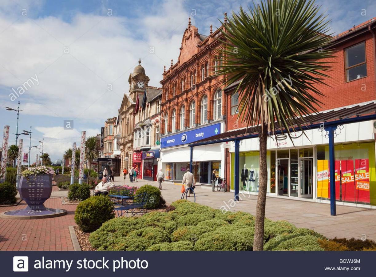 Esjays At Knowles House Bed and Breakfast Lytham St Annes Buitenkant foto