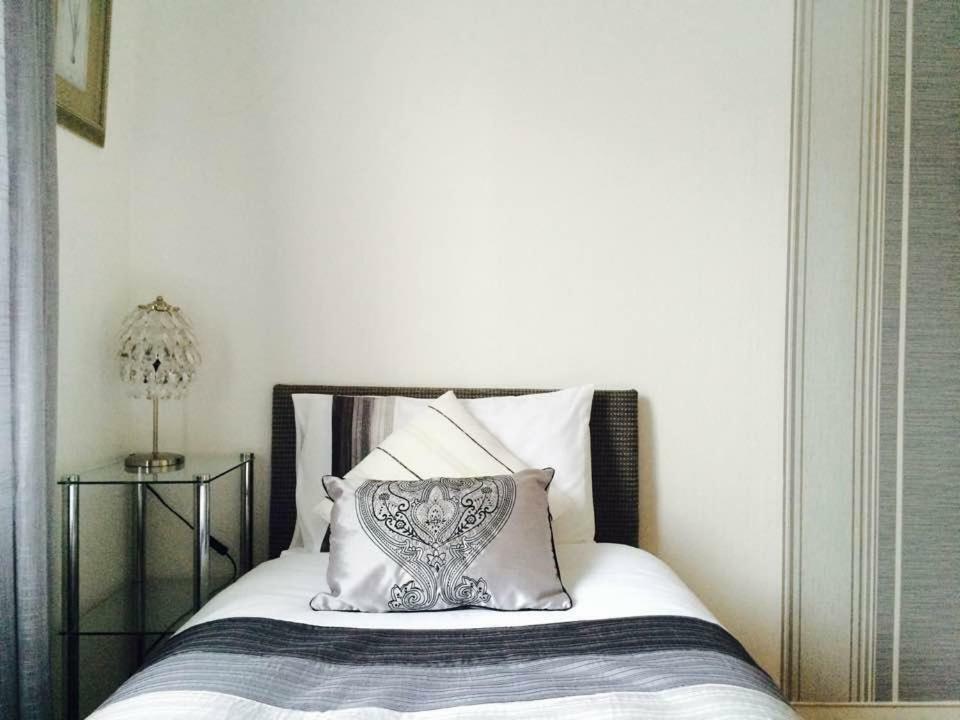 Esjays At Knowles House Bed and Breakfast Lytham St Annes Buitenkant foto